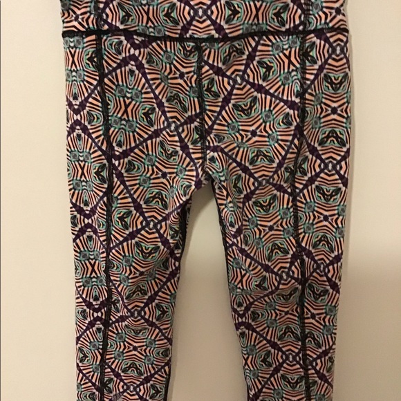 Victoria Secret VSX Sport capri Leggings - Picture 2 of 6